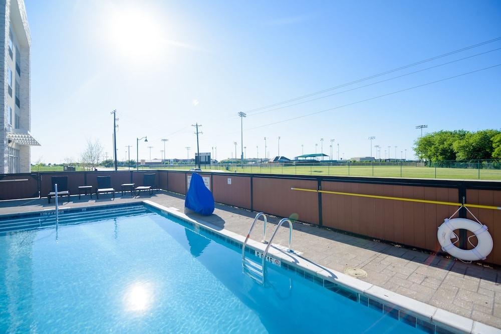Holiday Inn Express & Suites Mckinney - Frisco East By Ihg Exterior foto